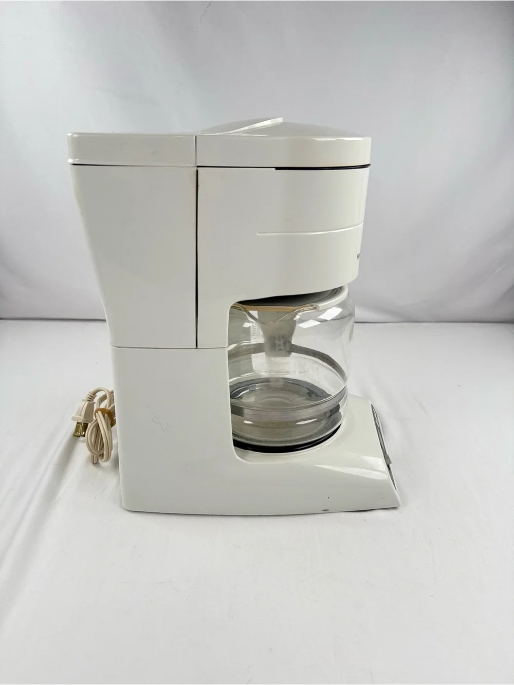 Hamilton Beach White 13 Cup Coffee Maker with Glass Carafe and Digital Controls